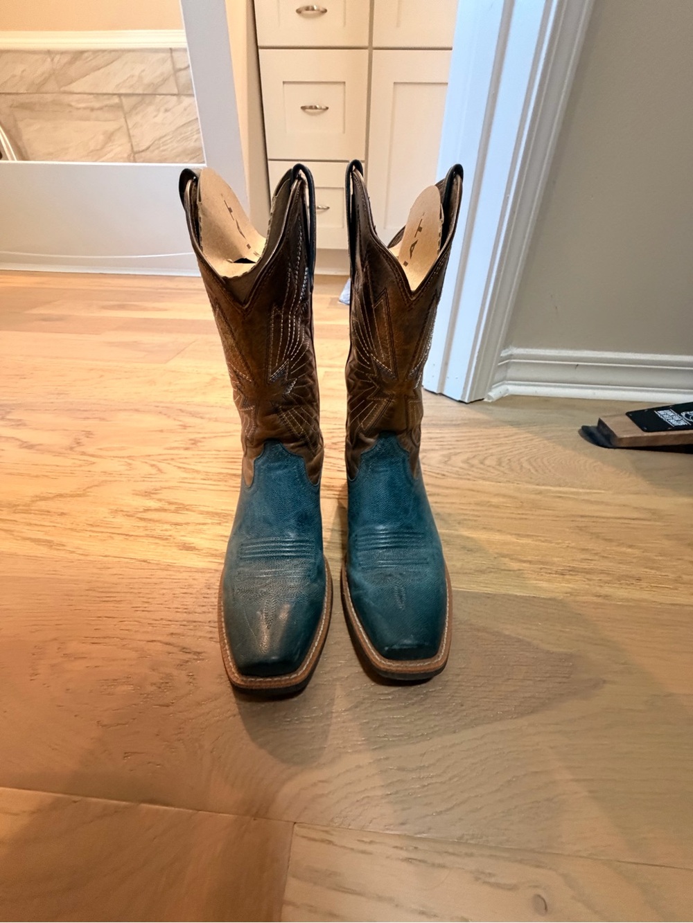 Ariat Two-Tone Brown Shaft with Teal Foot Cowboy Boots